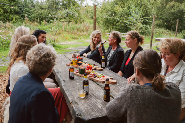 naborrelen, borrelplank, buiten overleg Drenthe, vergader locatie, vergaderen en teambuilding bedrijfsuitje met overnachting
